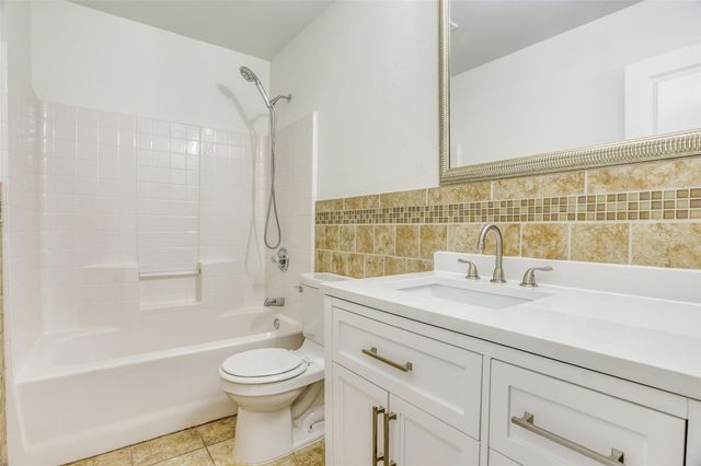 639 Manchester Drive, Mansfield, TX 76063