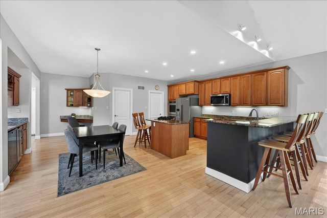 6 Spoede Acres, St Louis, MO 63141