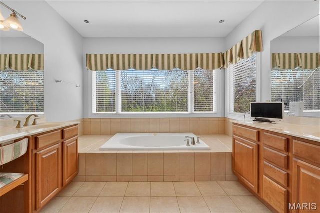 6 Spoede Acres, St Louis, MO 63141