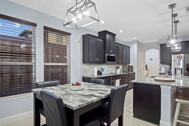 211 Debbie Way, Red Oak, TX 75154