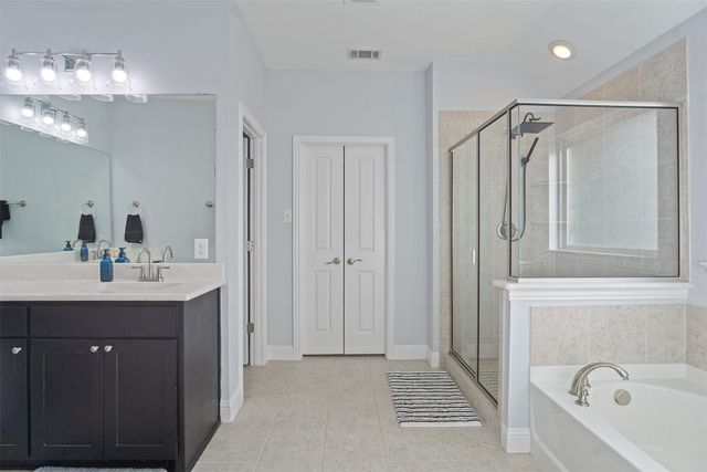 211 Debbie Way, Red Oak, TX 75154