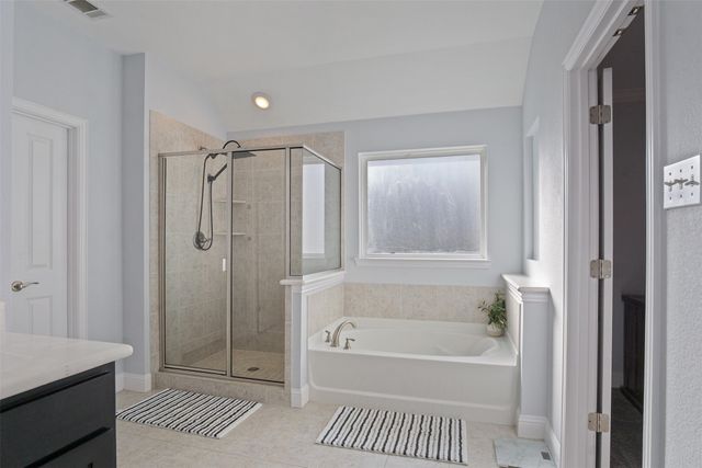 211 Debbie Way, Red Oak, TX 75154