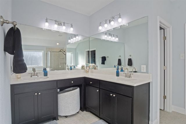 211 Debbie Way, Red Oak, TX 75154