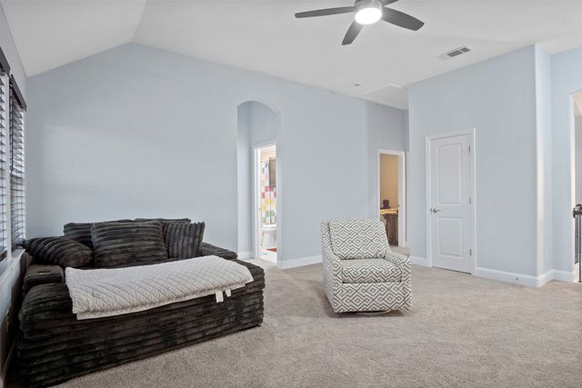 211 Debbie Way, Red Oak, TX 75154