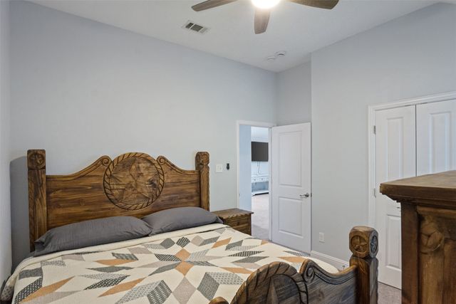 211 Debbie Way, Red Oak, TX 75154