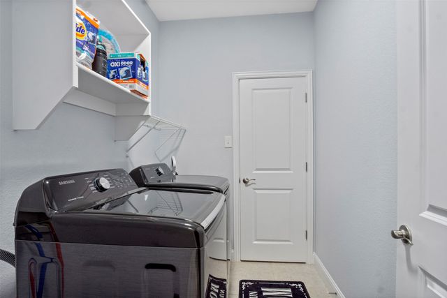 211 Debbie Way, Red Oak, TX 75154