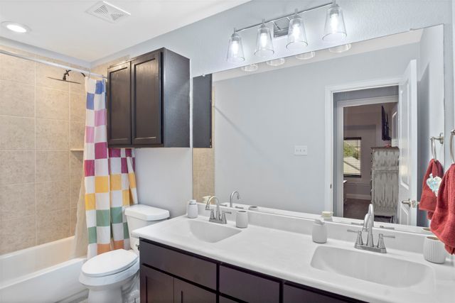 211 Debbie Way, Red Oak, TX 75154