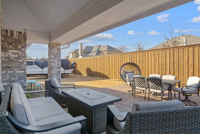 211 Debbie Way, Red Oak, TX 75154