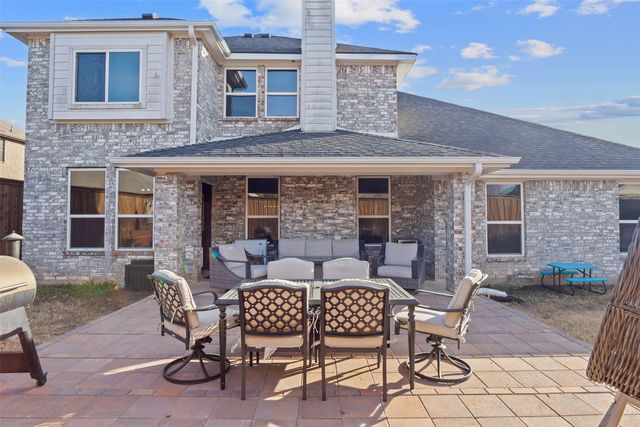 211 Debbie Way, Red Oak, TX 75154