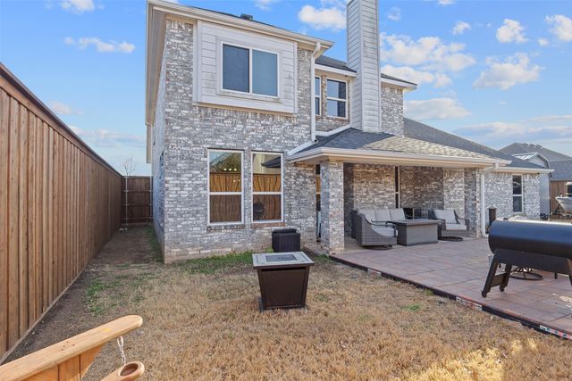 211 Debbie Way, Red Oak, TX 75154