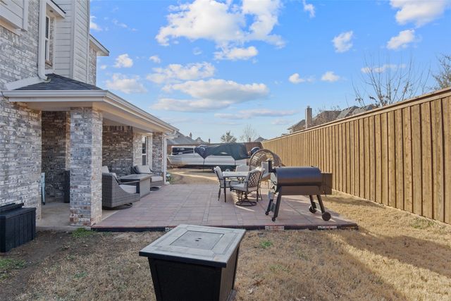 211 Debbie Way, Red Oak, TX 75154