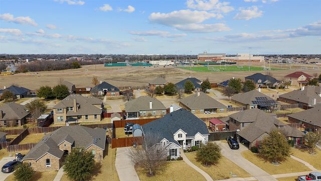 211 Debbie Way, Red Oak, TX 75154