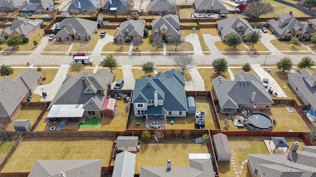 211 Debbie Way, Red Oak, TX 75154