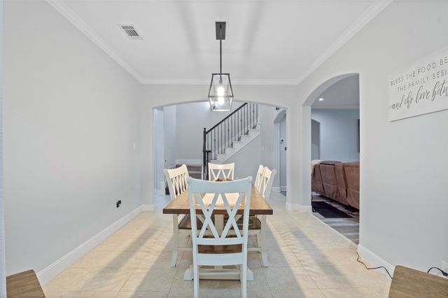 211 Debbie Way, Red Oak, TX 75154