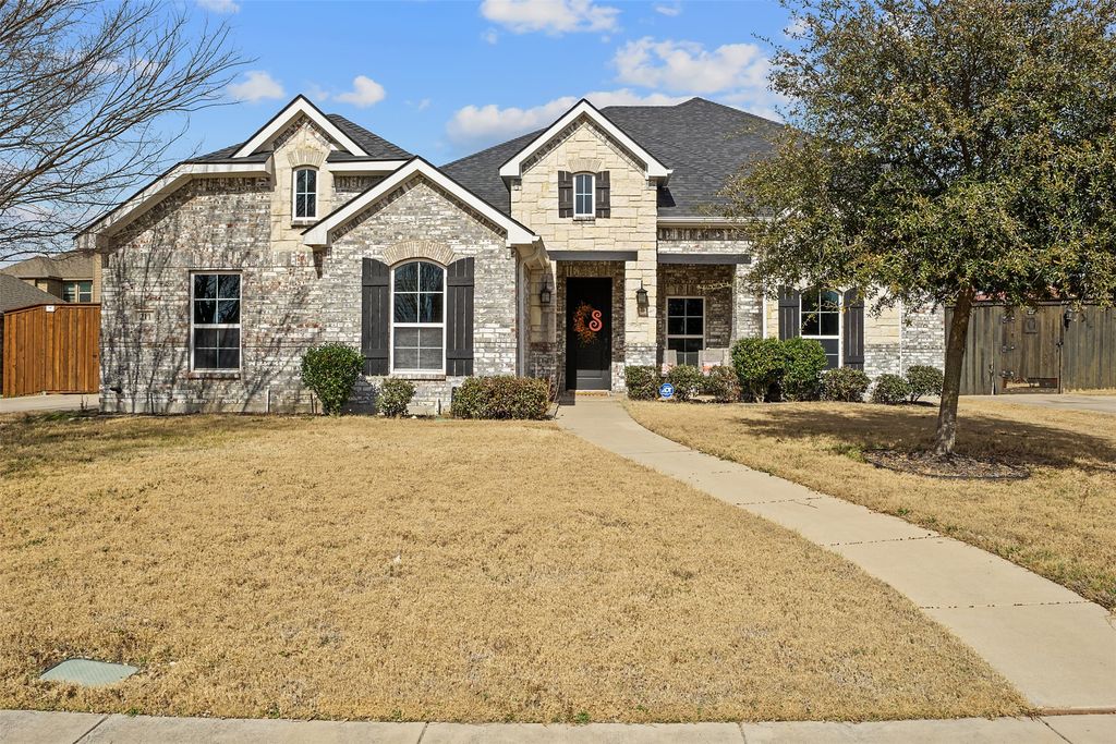 211 Debbie Way, Red Oak, TX 75154