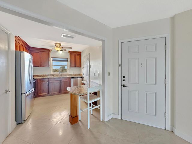 501 Lake Shore Drive 505, West Palm Beach, FL 33403