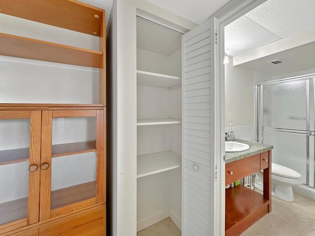 501 Lake Shore Drive 505, West Palm Beach, FL 33403