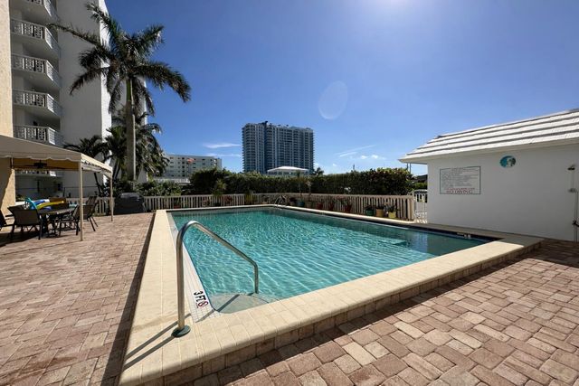 501 Lake Shore Drive 505, West Palm Beach, FL 33403