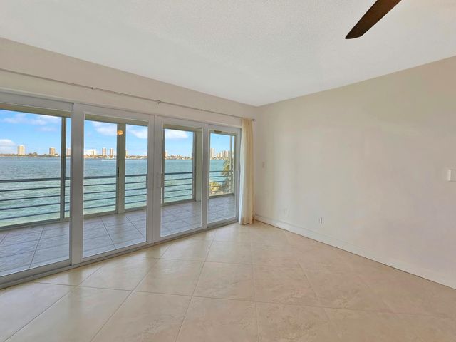 501 Lake Shore Drive 505, West Palm Beach, FL 33403