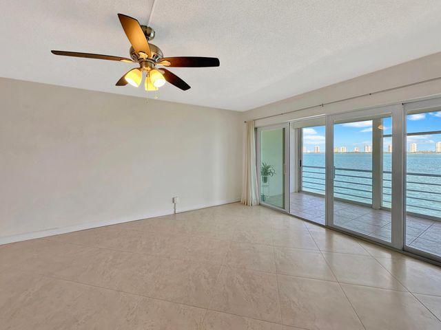 501 Lake Shore Drive 505, West Palm Beach, FL 33403