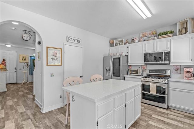 14267 Grayfox Ln, Victorville, CA 92394