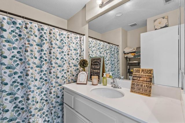 14267 Grayfox Ln, Victorville, CA 92394