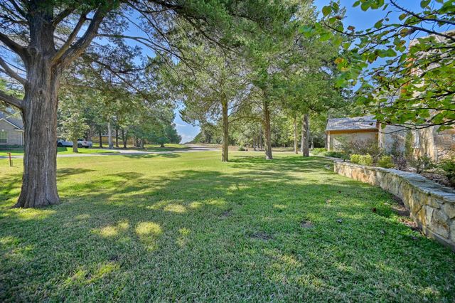 404 Saint Andrews Drive, New Ulm, TX 78950