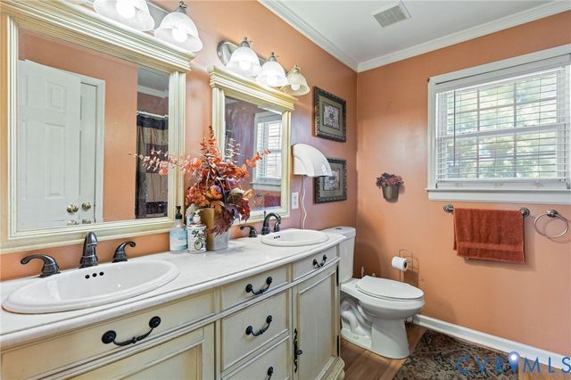 14119 Kentwood Forest Dr, Chester, VA 23831