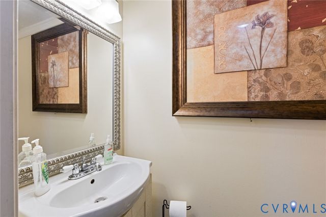 14119 Kentwood Forest Dr, Chester, VA 23831
