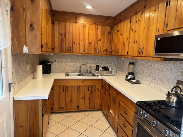 1520 N Thompson Drive, Bay Shore, NY 11706