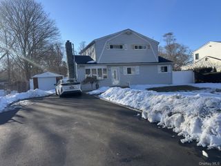 1520 N Thompson Drive, Bay Shore, NY 11706