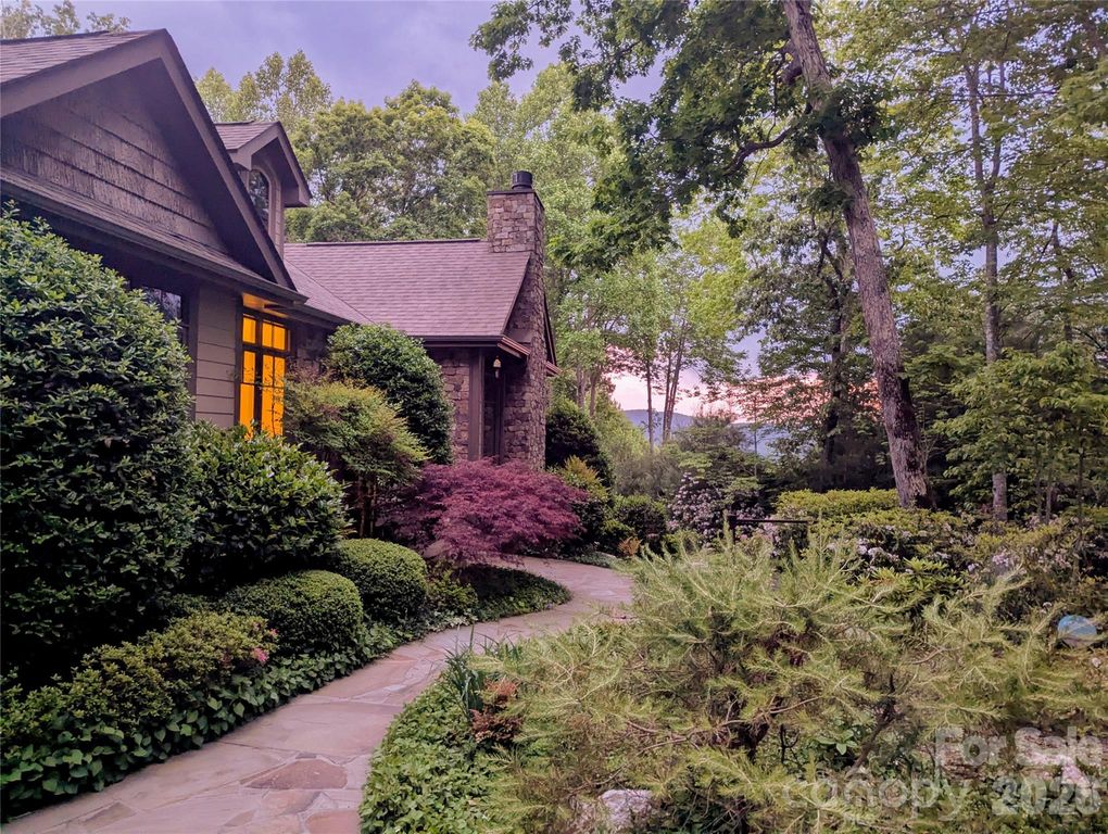 76 Cummings Crest Drive, Hendersonville, NC 28739