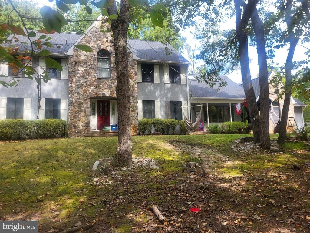 13 RUNNING WATER CT, Medford, NJ 08055