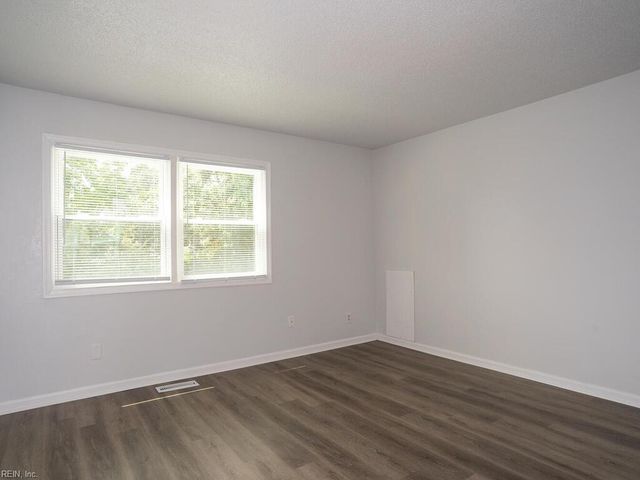 1365 White Birch LN, Virginia Beach, VA 23456