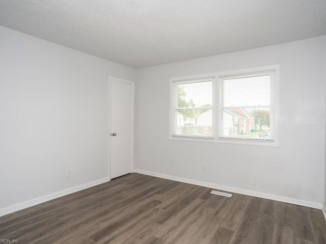 1365 White Birch LN, Virginia Beach, VA 23456