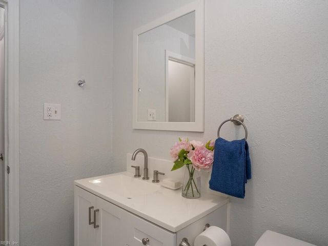 1365 White Birch LN, Virginia Beach, VA 23456