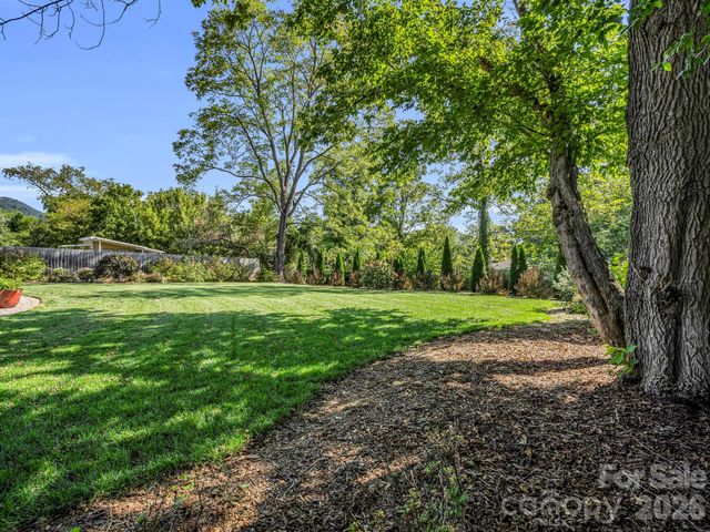 11 N Pershing Road, Asheville, NC 28805