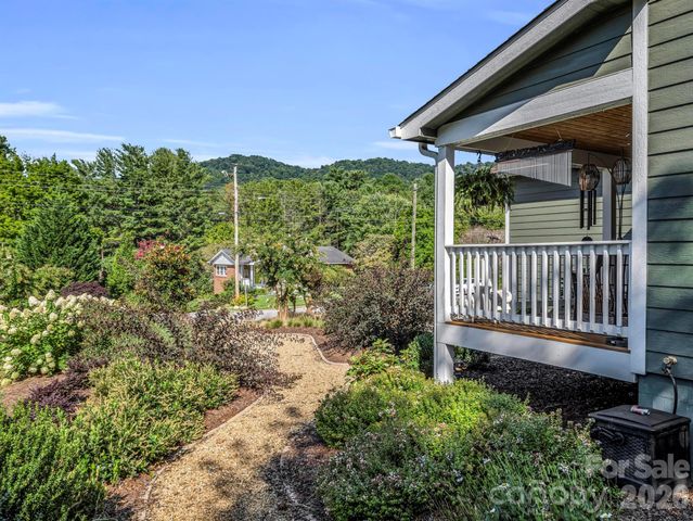 11 N Pershing Road, Asheville, NC 28805