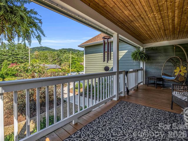 11 N Pershing Road, Asheville, NC 28805