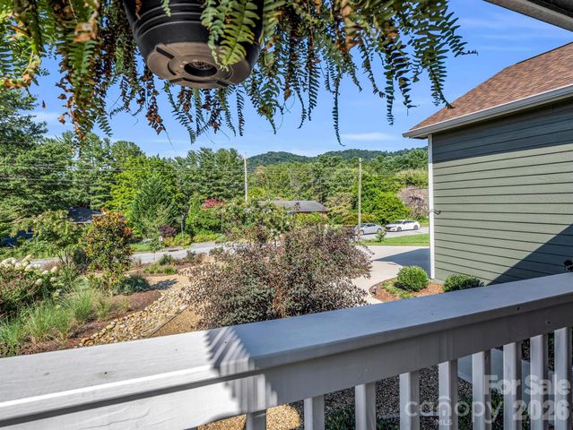 11 N Pershing Road, Asheville, NC 28805