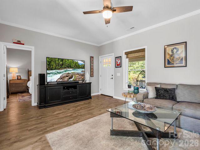 11 N Pershing Road, Asheville, NC 28805