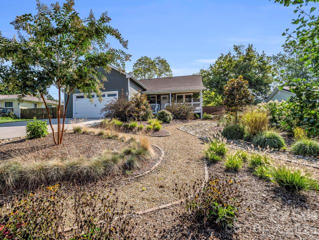 11 N Pershing Road, Asheville, NC 28805