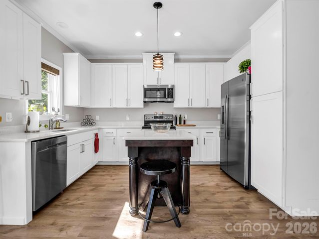 11 N Pershing Road, Asheville, NC 28805