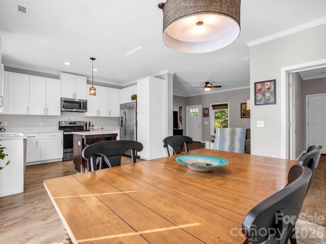 11 N Pershing Road, Asheville, NC 28805