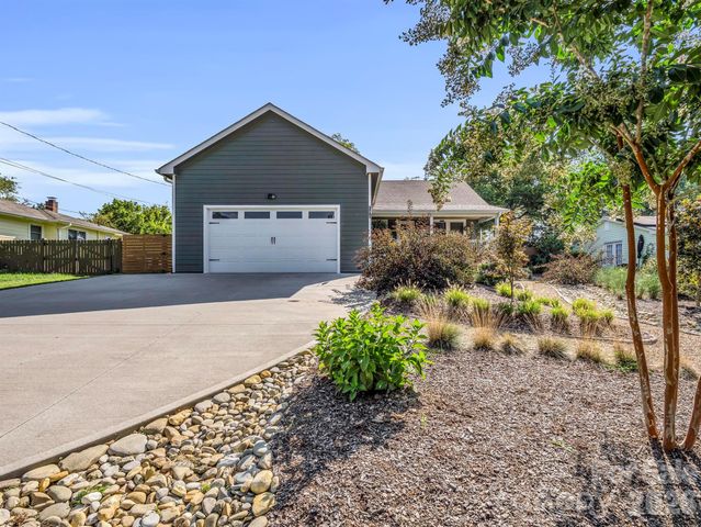 11 N Pershing Road, Asheville, NC 28805