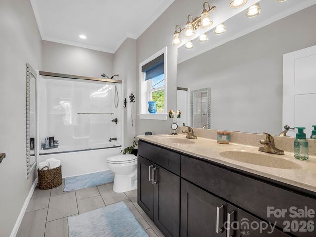 11 N Pershing Road, Asheville, NC 28805