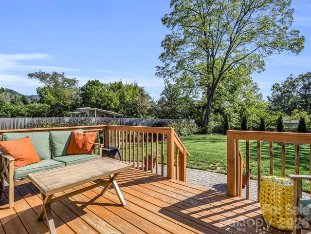 11 N Pershing Road, Asheville, NC 28805
