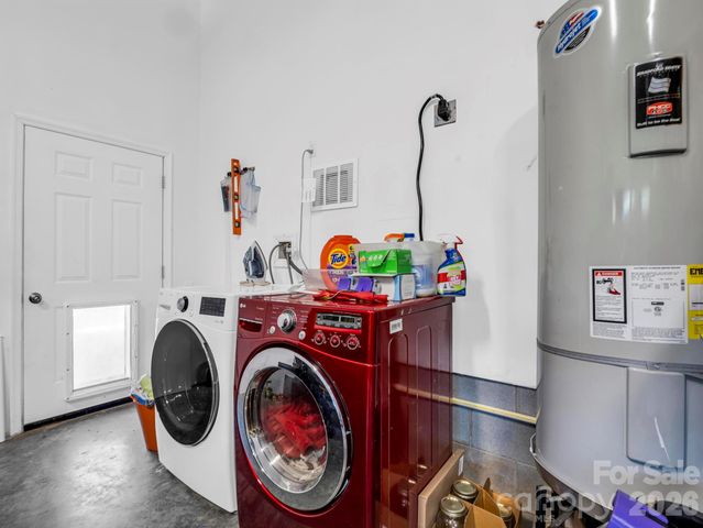 11 N Pershing Road, Asheville, NC 28805
