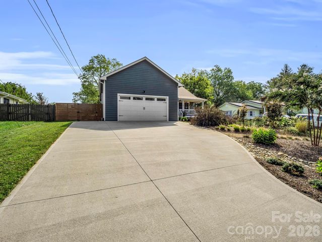 11 N Pershing Road, Asheville, NC 28805