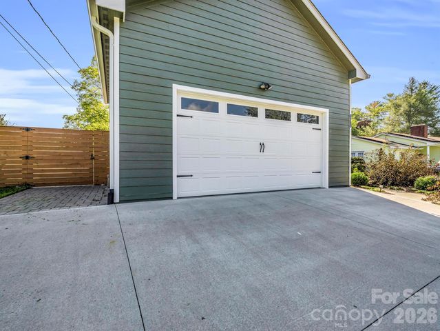 11 N Pershing Road, Asheville, NC 28805
